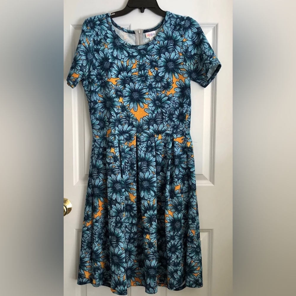 LULAROE DRESS WOMEN'S SIZE MEDIUM AMALIA CREW NECK SHORT SLEVES FLORAL BLUE/